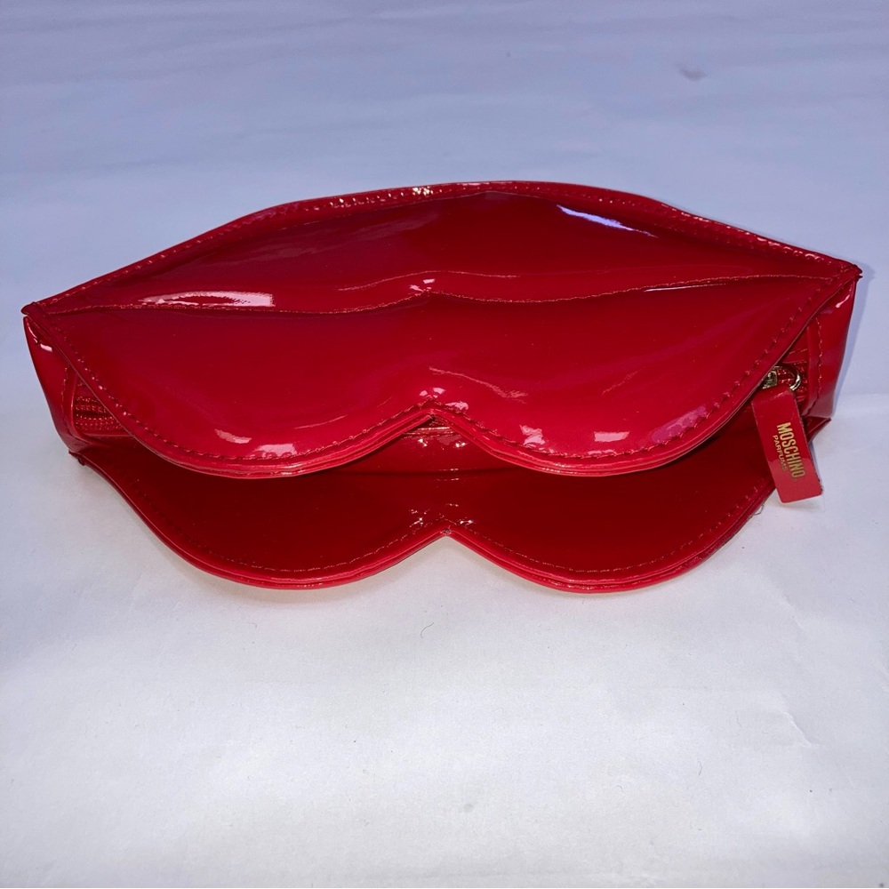 Moschino red lips shaped pouch - Picture 3 of 10